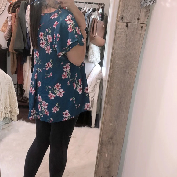 Torrid size 2X turquoise & pink floral top - Picture 3 of 7